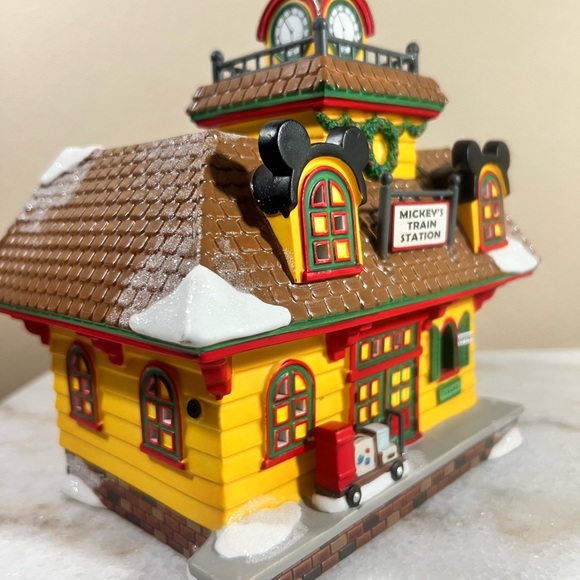 Dept 56 Mickey’s Train Station Mickey’s Merry Christmas Village in Box Lighted - Picture 9 of 13